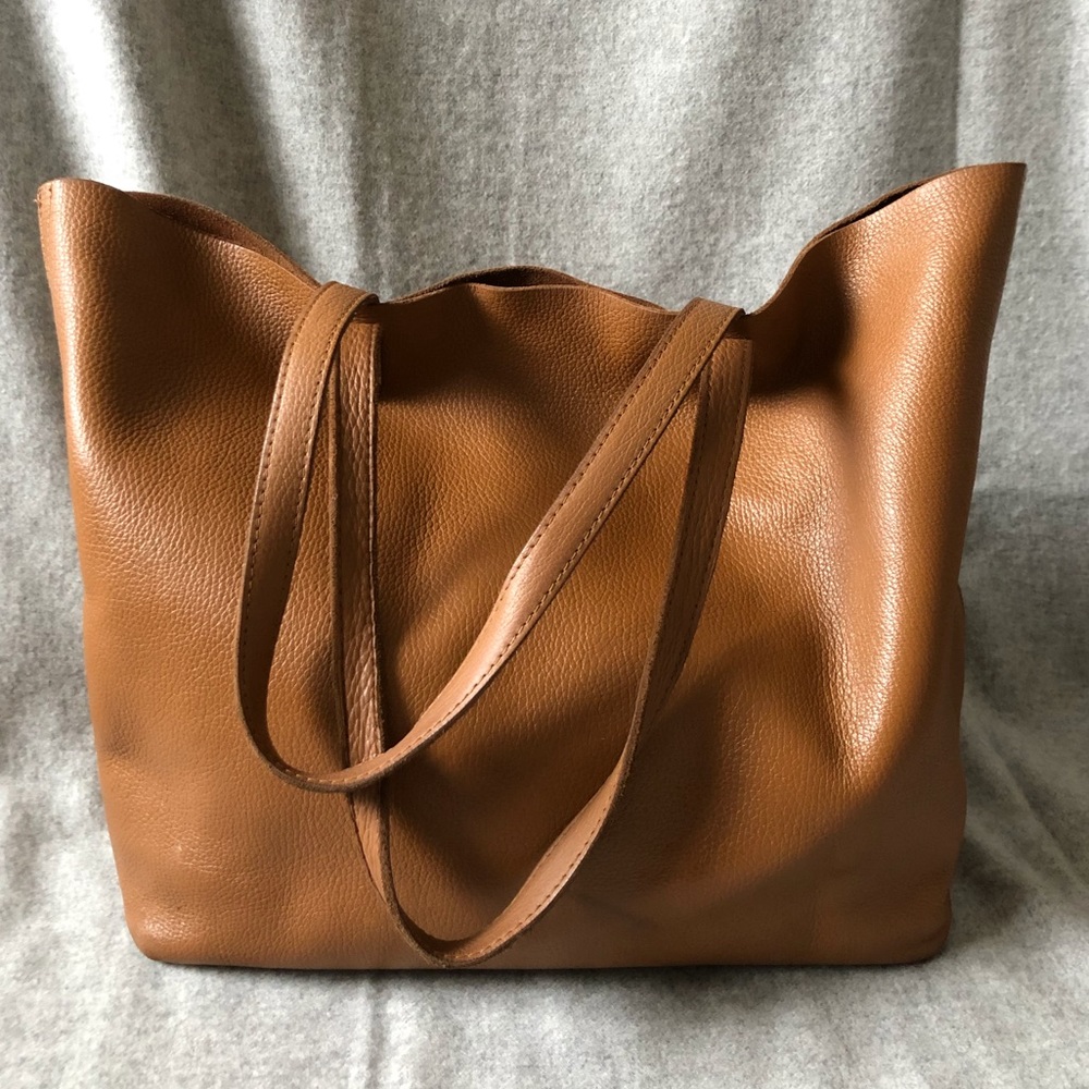 Cuyana Classic Leather Tote